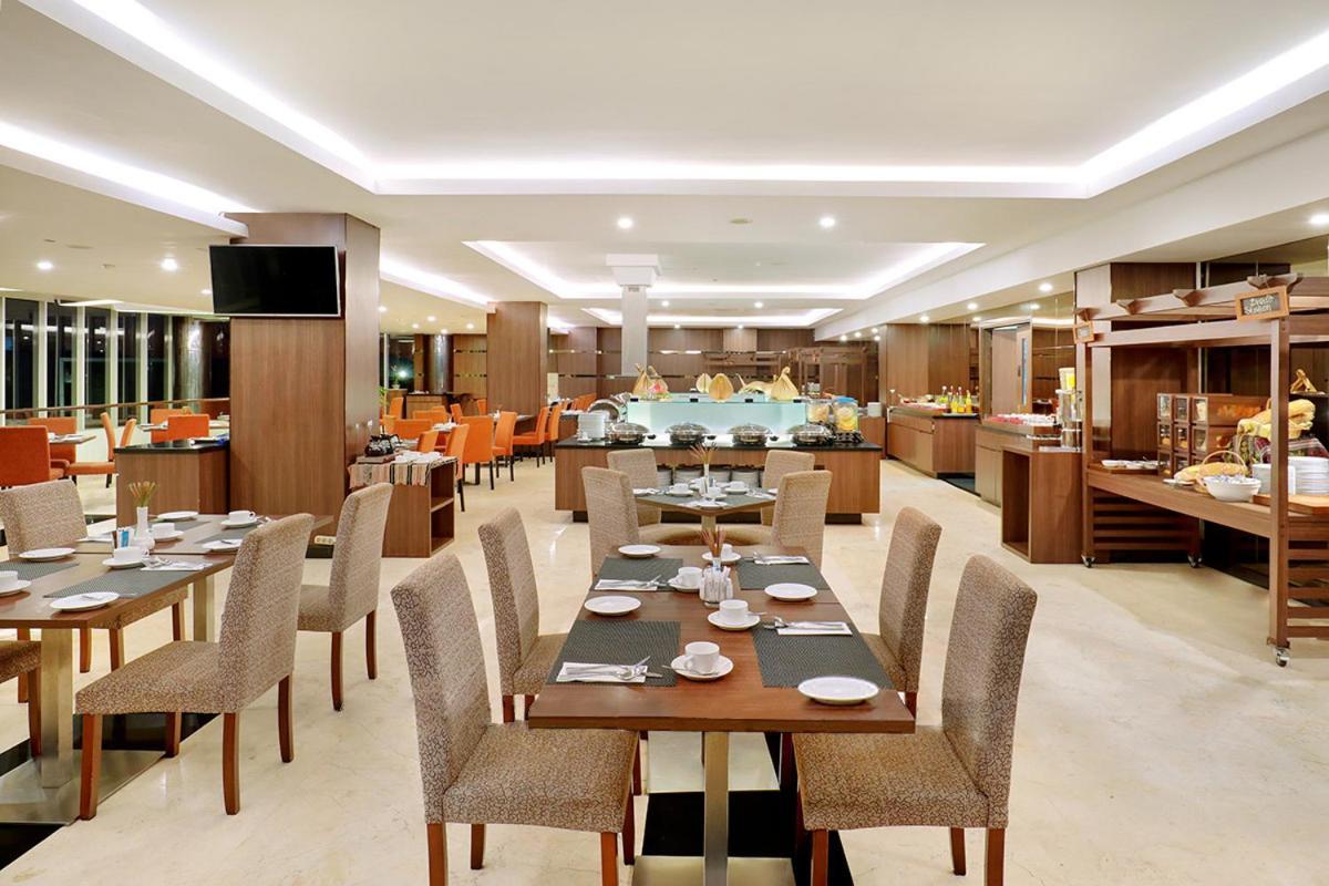Aston Kupang Hotel & Convention Center Exterior photo