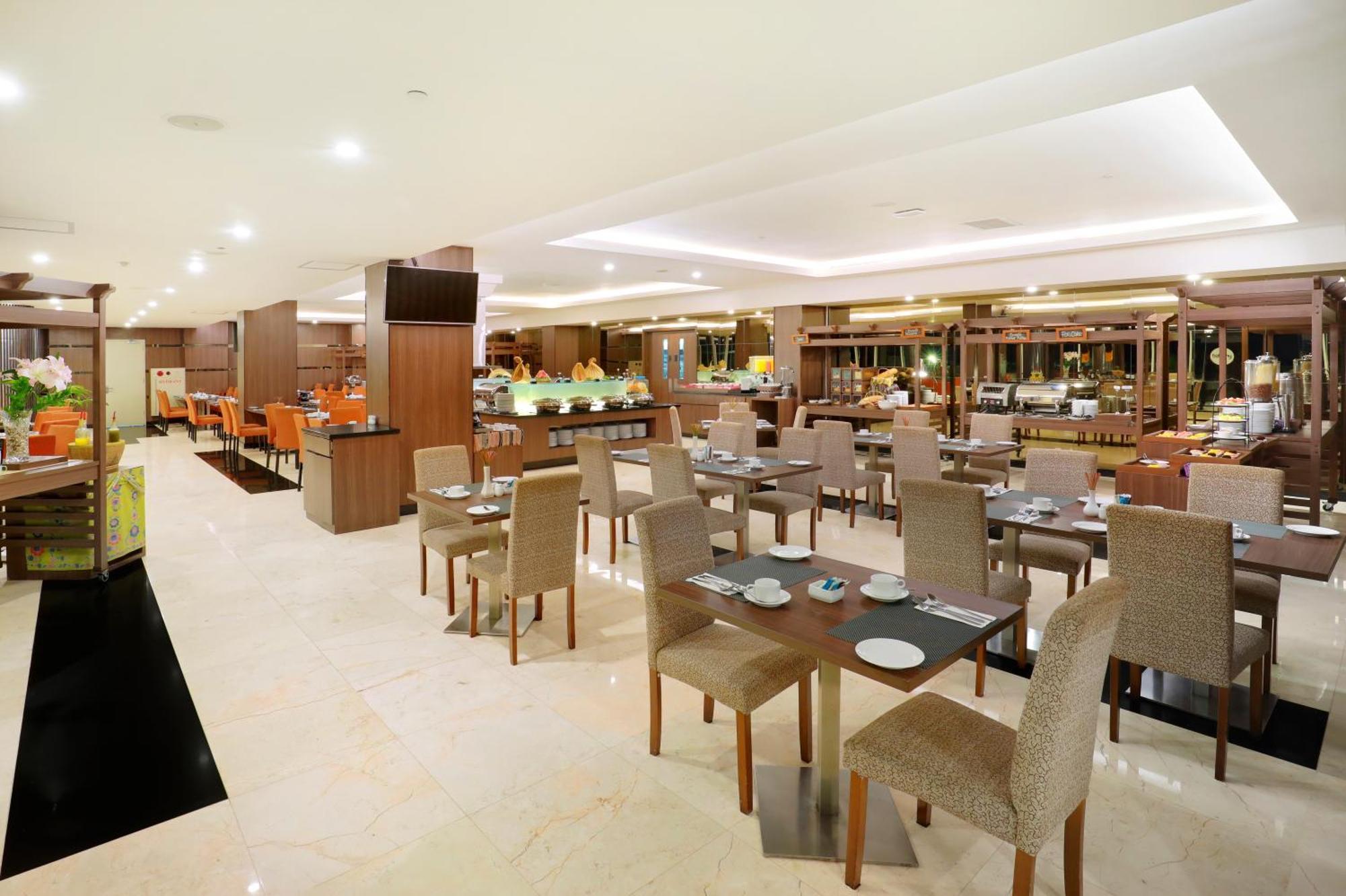 Aston Kupang Hotel & Convention Center Exterior photo