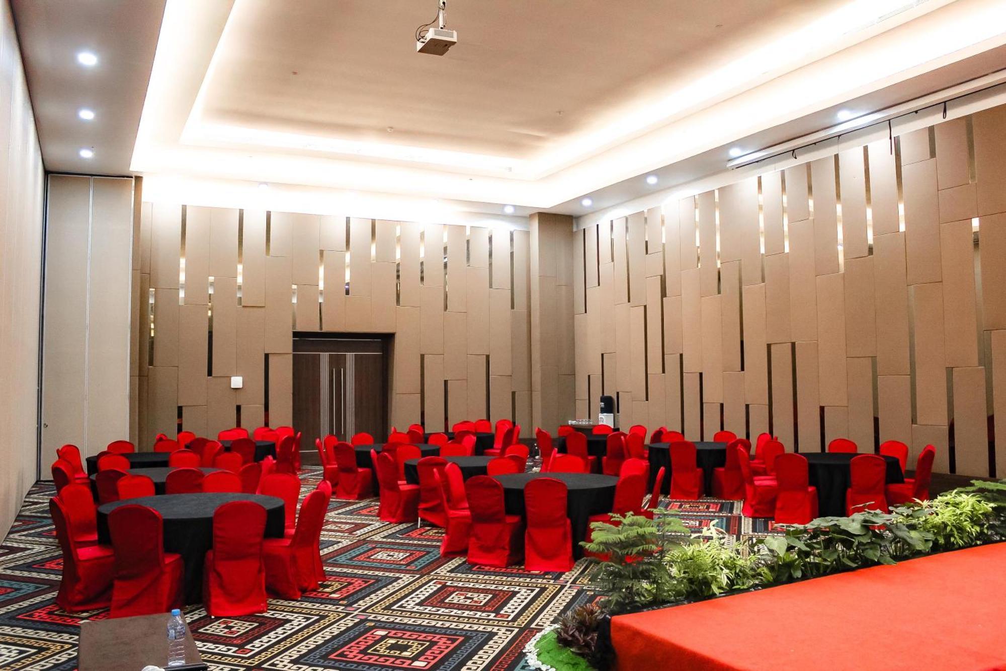 Aston Kupang Hotel & Convention Center Exterior photo