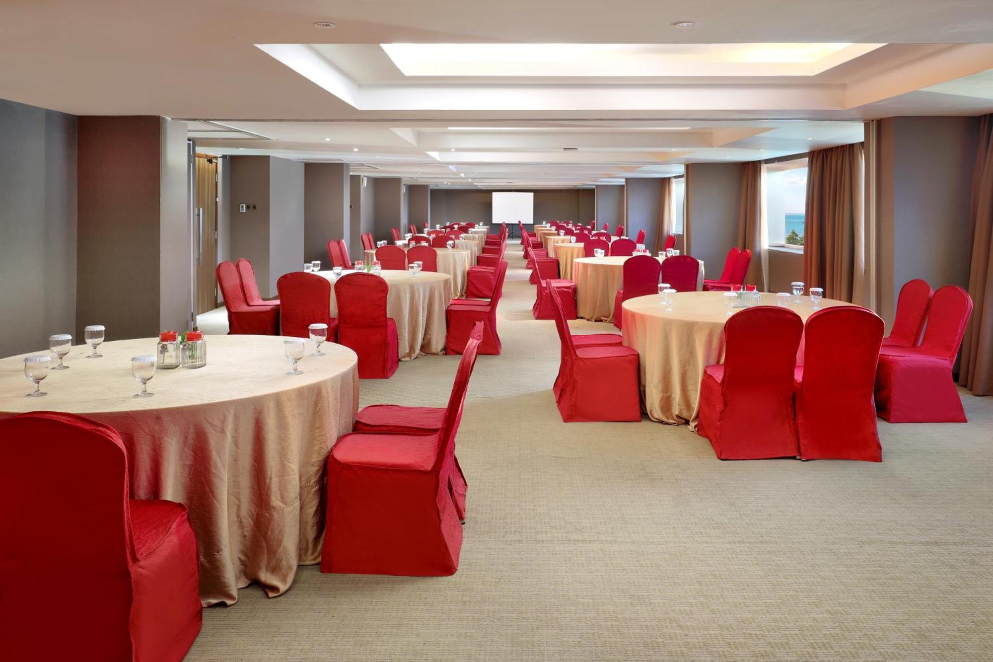 Aston Kupang Hotel & Convention Center Exterior photo