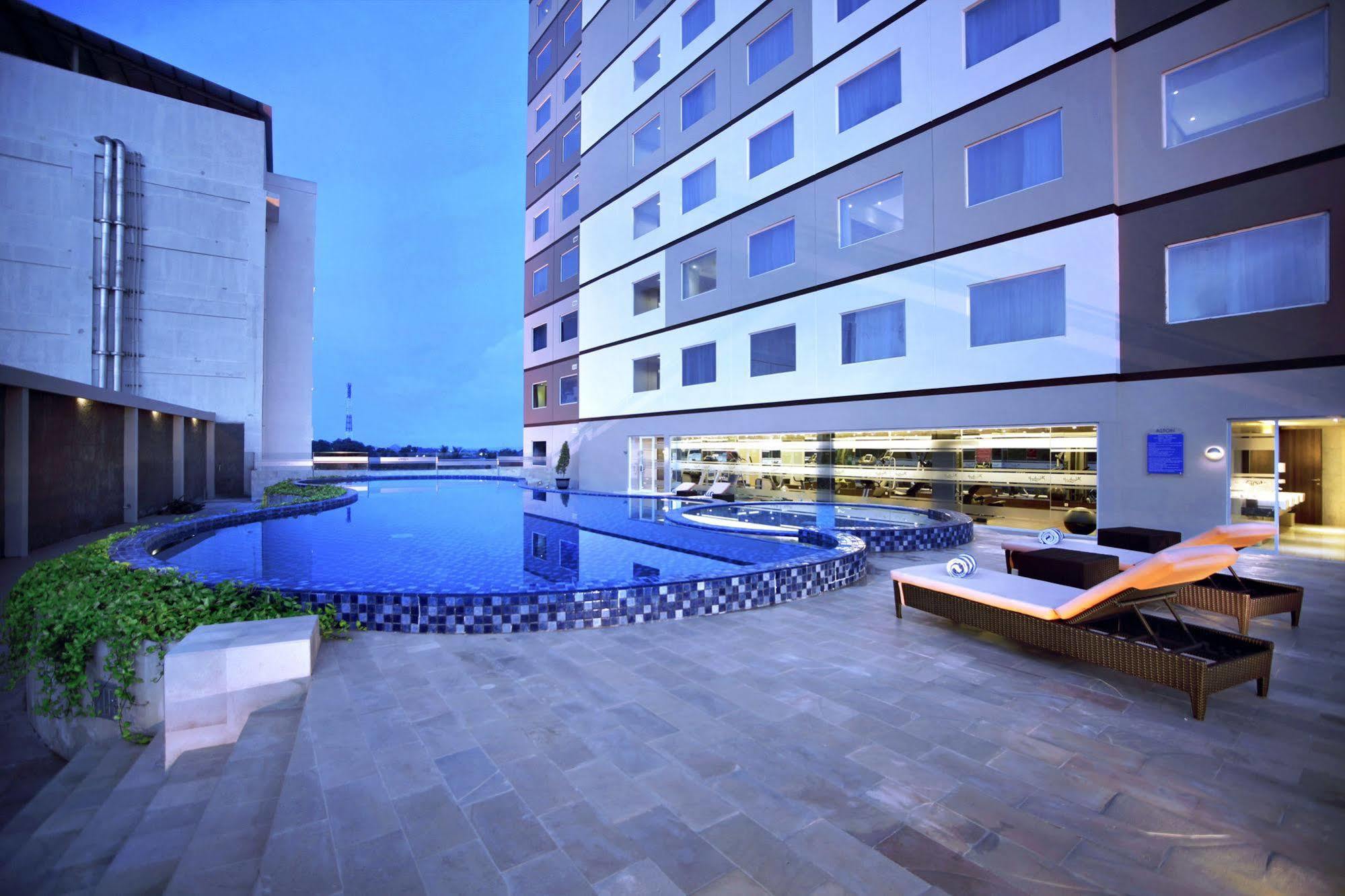 Aston Kupang Hotel & Convention Center Exterior photo