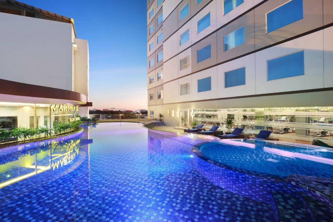 Aston Kupang Hotel & Convention Center Exterior photo